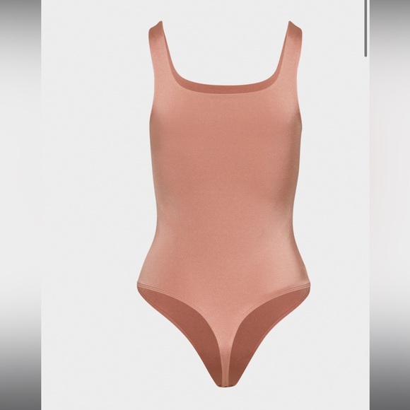 Aritzia Contour Bodysuit - Picture 11 of 11